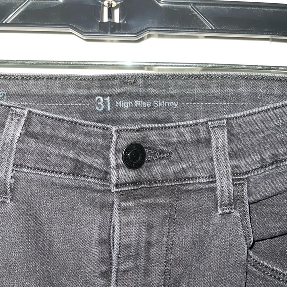 Black LEVI’S “High Rise Skinny” Jeans - WOMENS SIZE: 31/32 - Picture 2 of 4